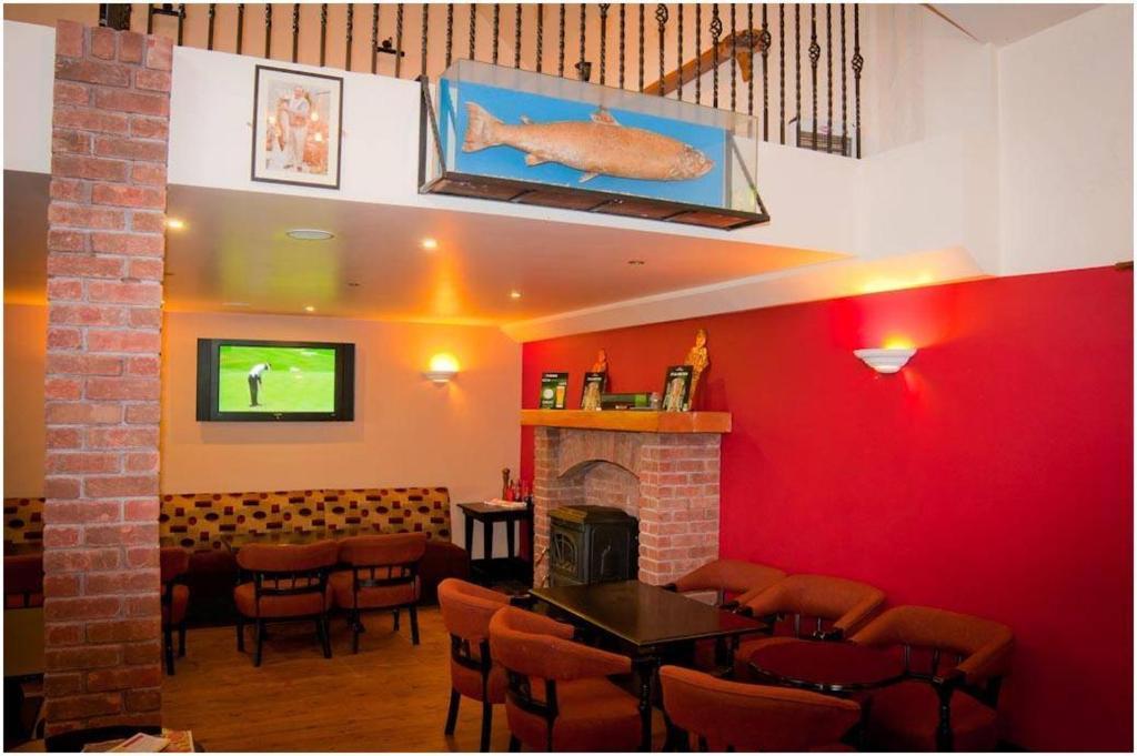 Hopper Inn Bar & Guest Accommodation Ballynaskreena Exteriör bild